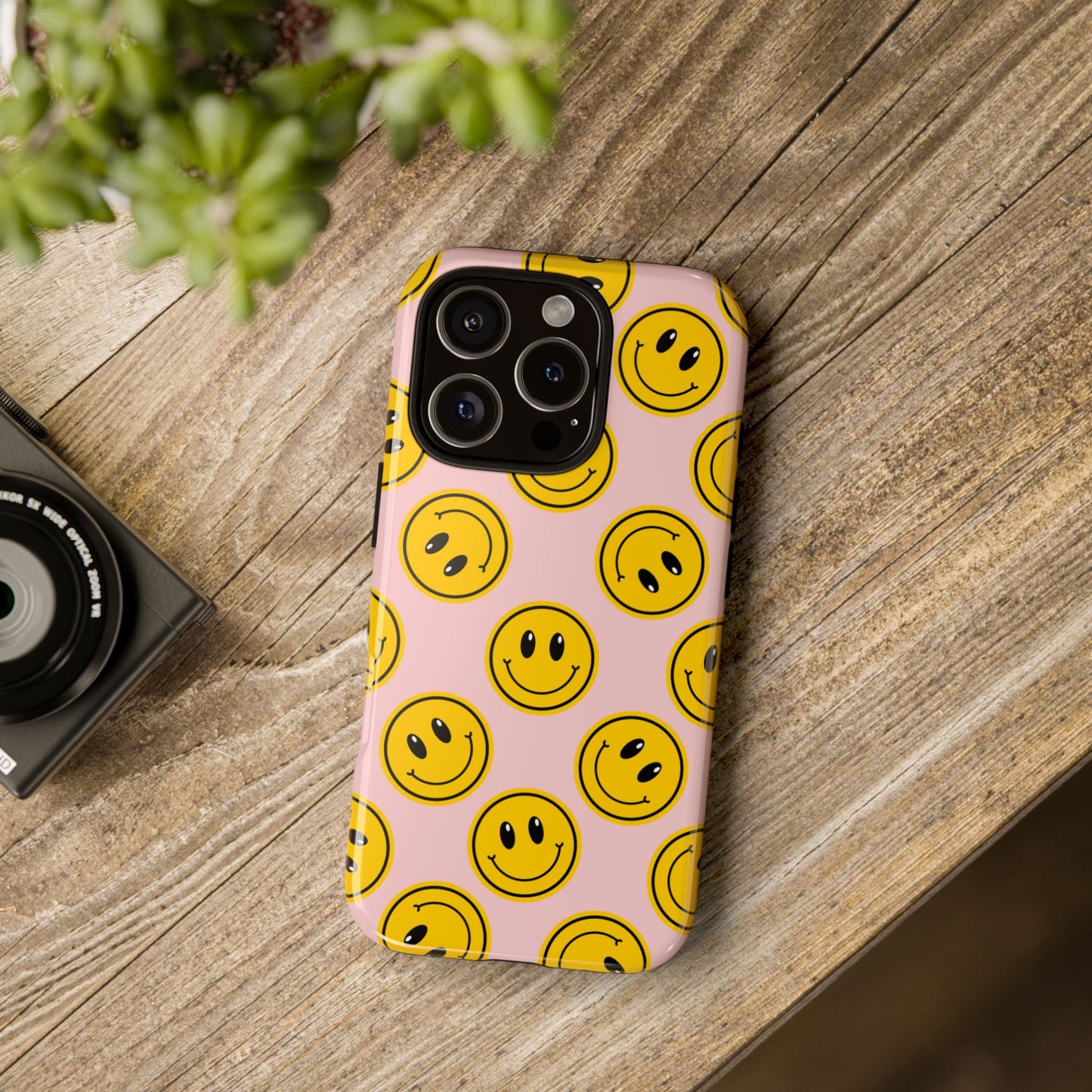Retro Smiley Face Phone Case – Vintage Aesthetic Cover for iPhone, Samsung & Google Pixel